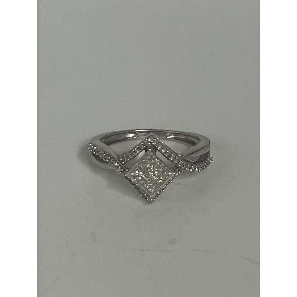 Gorgeous 10k White Gold Diamonds Ring 0.25 CT , Size 6 - Picture 6 of 16